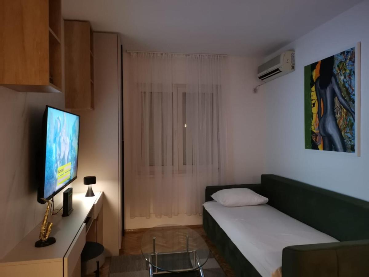 Studio apartment Art Zone Podgorica Buitenkant foto